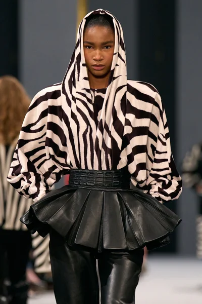 Look 100